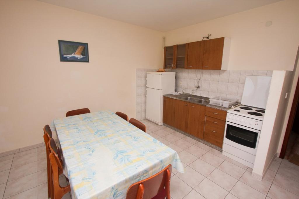 Apartments And Rooms Porto Razanj Room photo