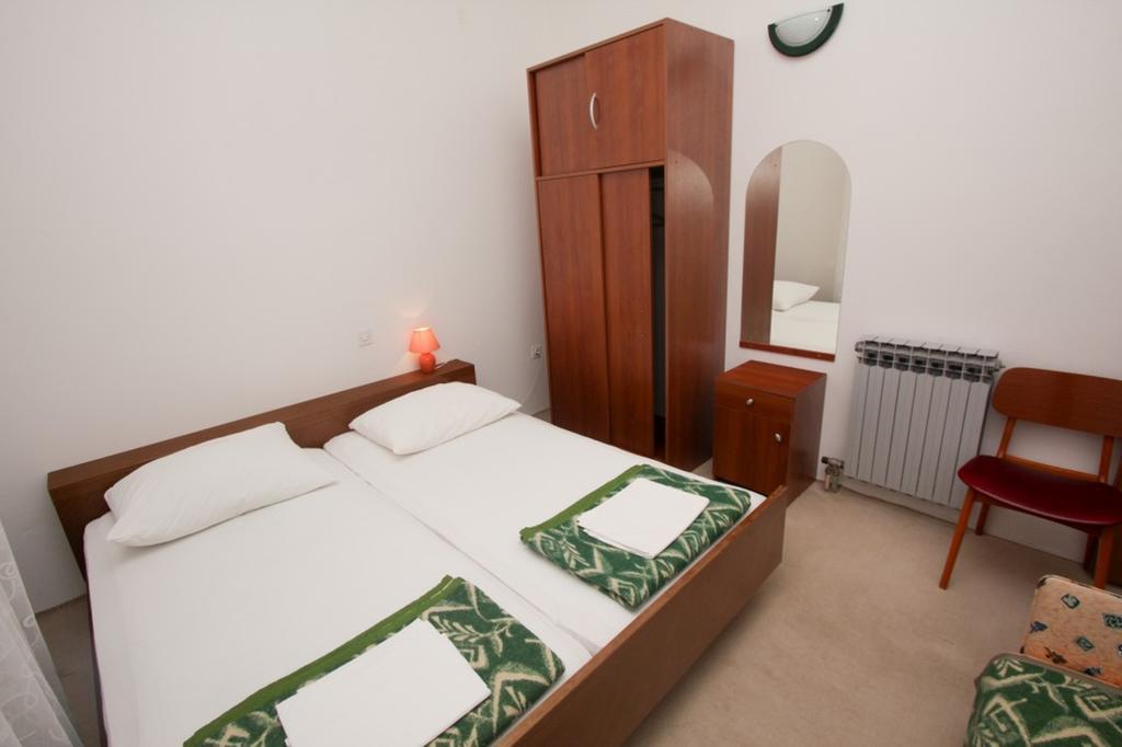 Apartments And Rooms Porto Razanj Room photo